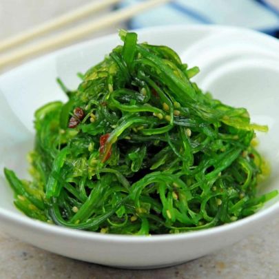 Gỏi rong biển trộn mè